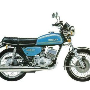 Suzuki GT250-1973.jpg